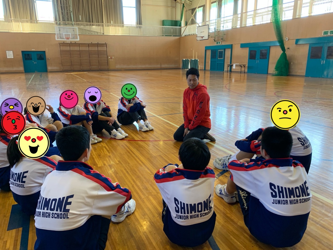 カラダnoスクールにて中学生にスポーツ指導をする株式会社代表取締役川谷響